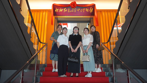 新乡市红旗区厚源经贸有限公司莅临新乡红色心灵传习馆参观进建